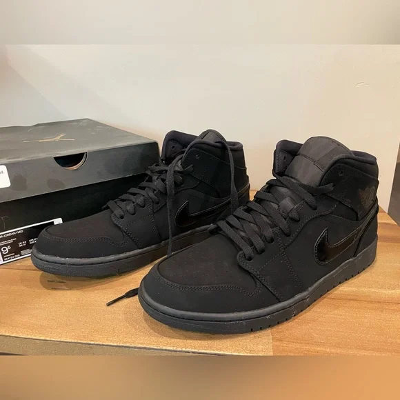 NWT Nike Men’s Air Jordan 1 Mid Black/Black - 2020 - 9.5 - Picture 2 of 6
